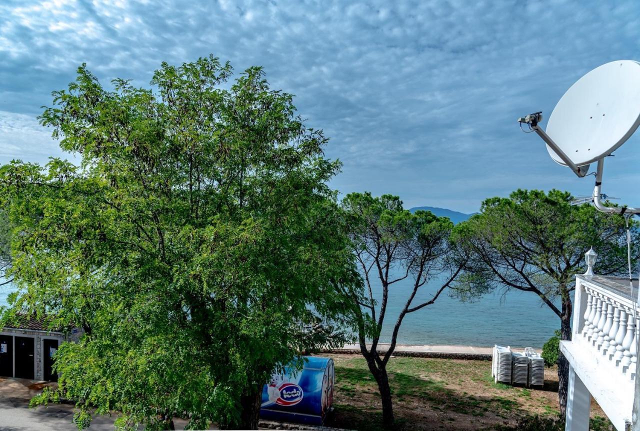Apartment Bor - On The Beach Малинська Екстер'єр фото
