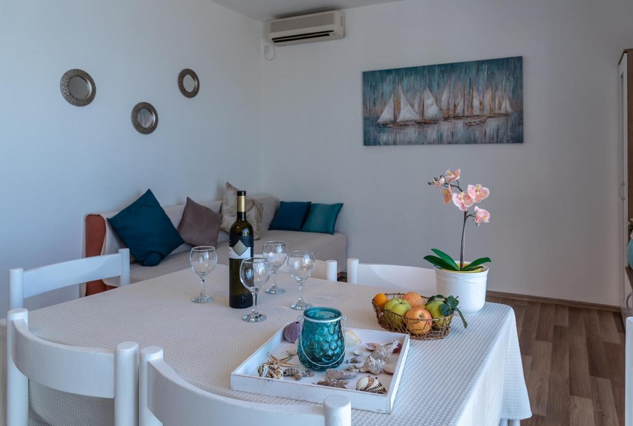 Apartment Bor - On The Beach Малинська Екстер'єр фото
