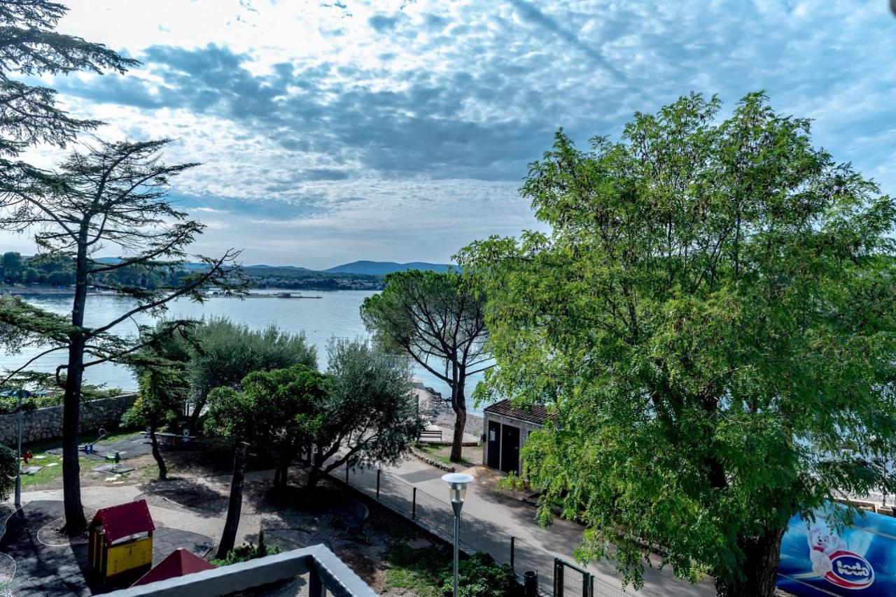 Apartment Bor - On The Beach Малинська Екстер'єр фото